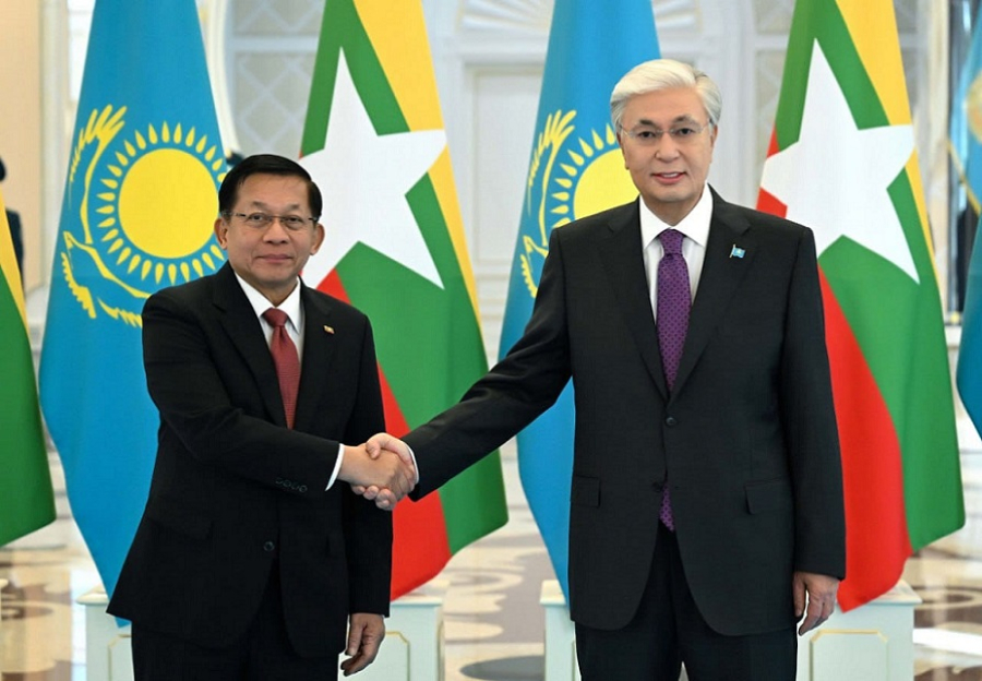 Токаев встретился с исполняющим обязанности Президента Мьянмы