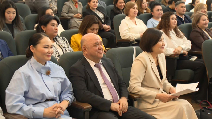 Алматыда білім беру жүйесіндегі қазақ тілінің рөлі талқыланды