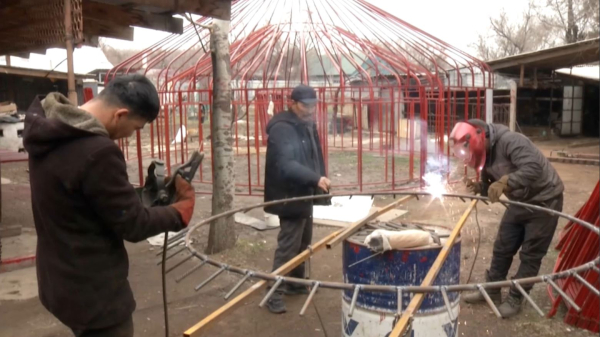 Алматы облысында темірден жасалған киіз үй өндірісі қарқынды дамып келеді