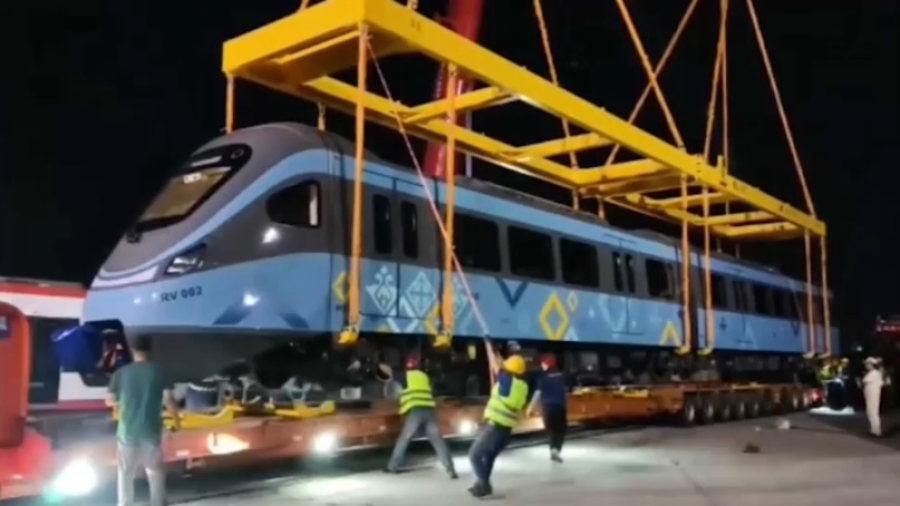 В Астану доставили первые два состава LRT