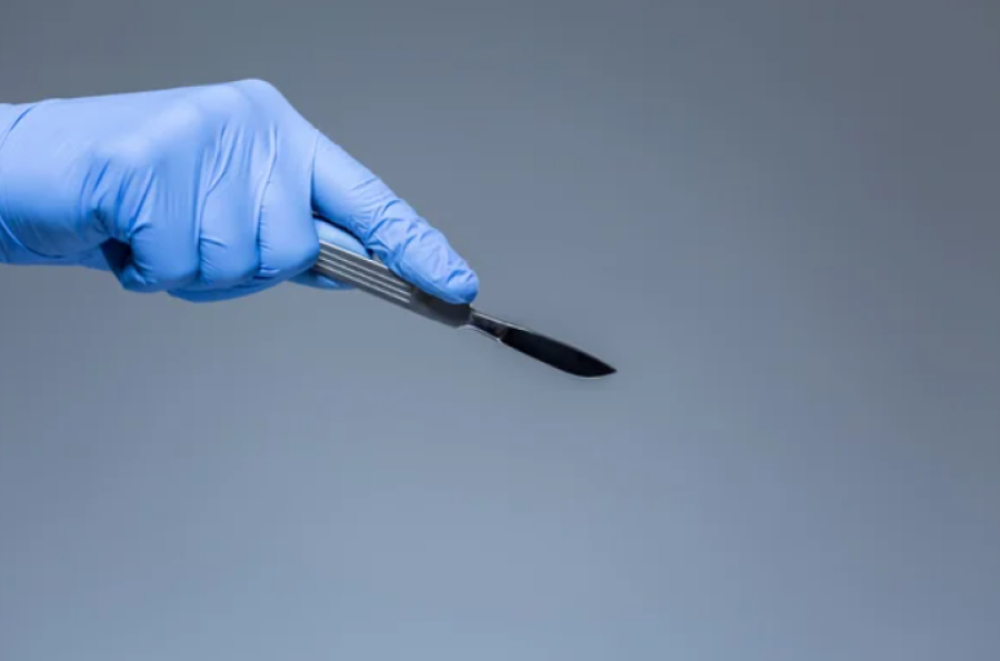 Использование пенсионных на пластические операции отменили в РК