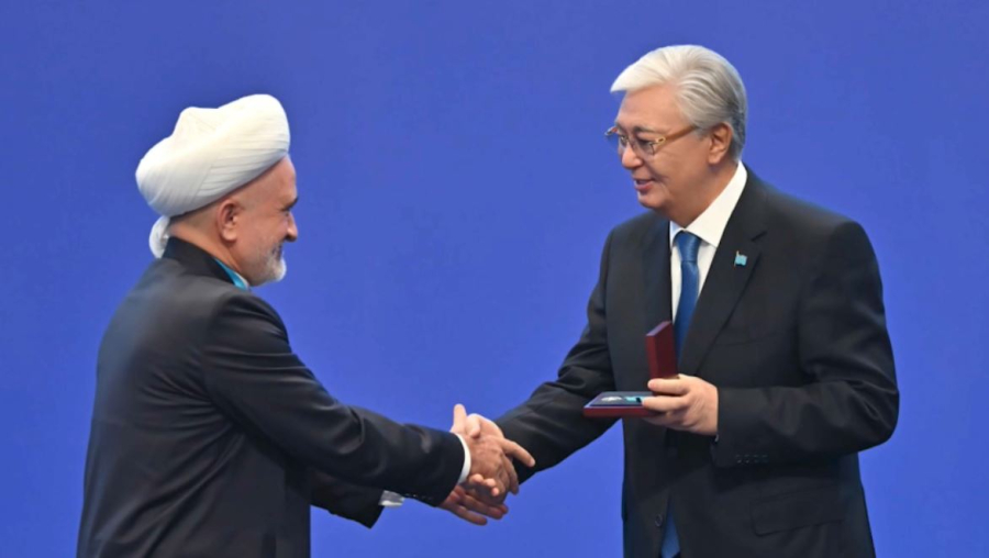 Қ.Тоқаев бір топ съезд қатысушыларын марапаттады