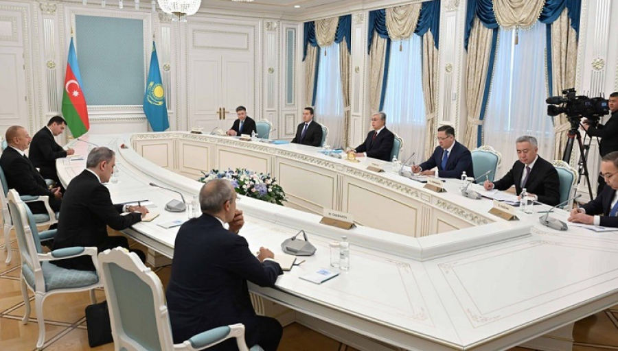 Токаев и Алиев провели переговоры в узком составе
