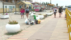 Алакөлде дәретхана мен қоқыс жәшіктері жетіспейді