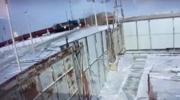 Поезд столкнулся с грузовиком в Атырауской области