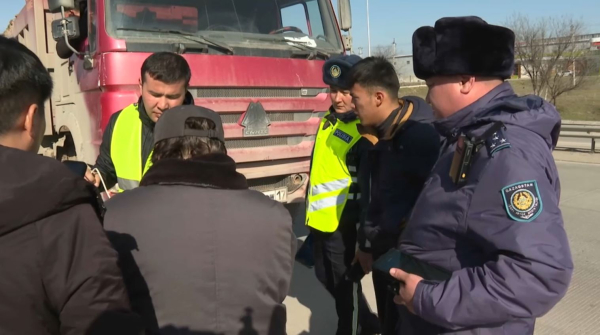 Водителей штрафуют за вредные выбросы в Шымкенте