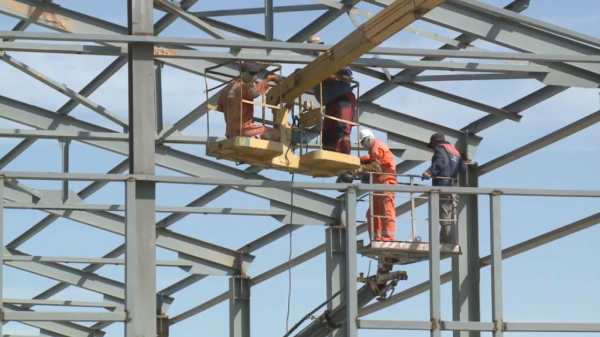 11 социальных объектов строят в Кызылкогинском районе