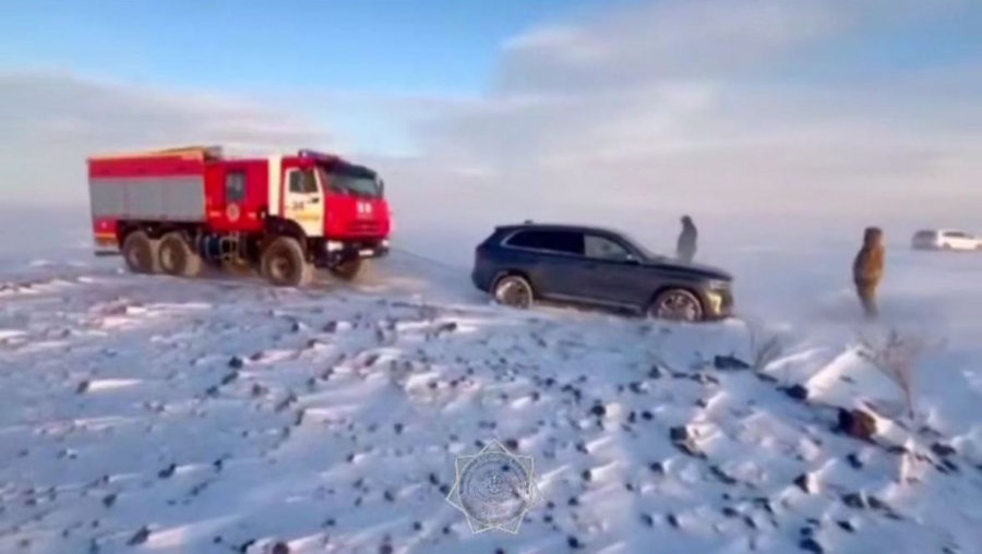 Застрявших в снежных заносах людей эвакуировали в ЗКО