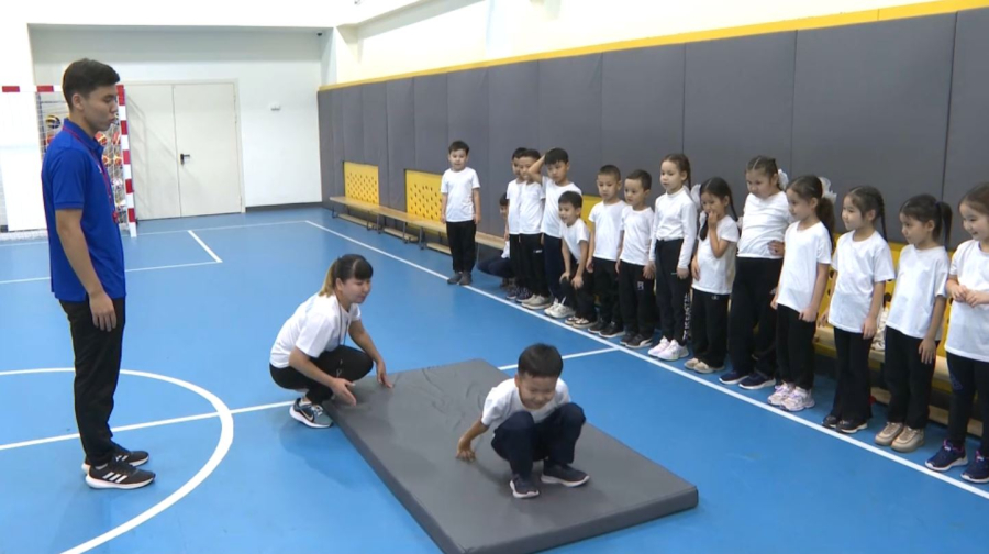 Опытные педагоги помогают молодым специалистам в Актюбинской области