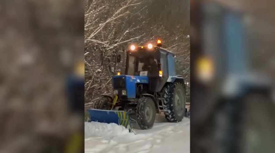 Свыше 1000 единиц спецтехники убирают снег в столице
