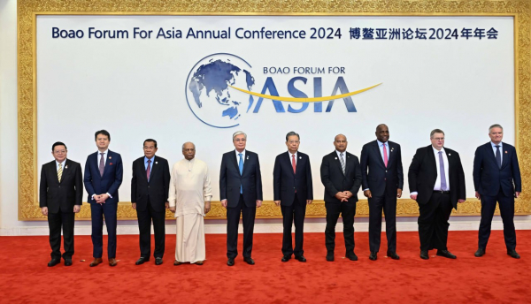 Президент прибыл в Китай для участия в сессии Боаоского азиатского форума
