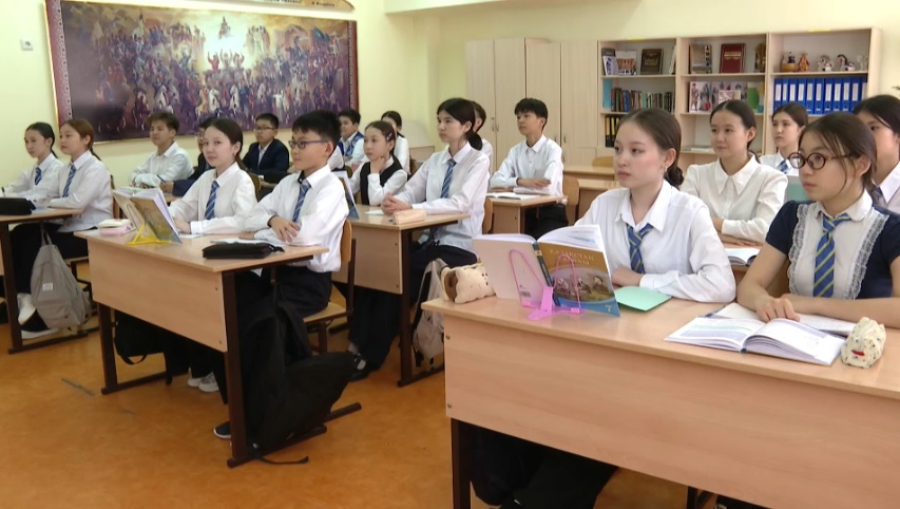 Свыше 4 млн школьников сели за парты в Казахстане