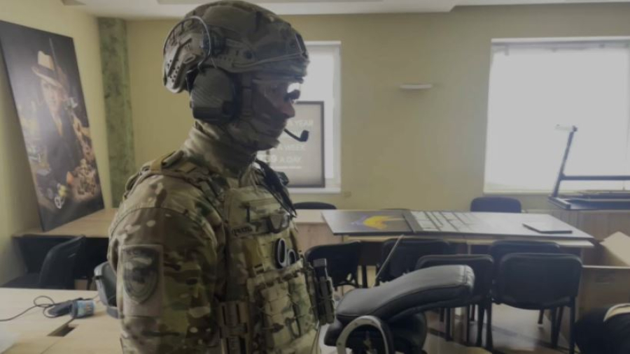 Казахстанские полицейские задержали телефонных мошенников