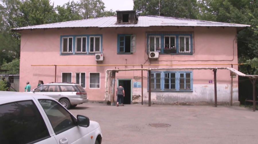 Сколько казахстанцев переселят из аварийного жилья к 2029 году