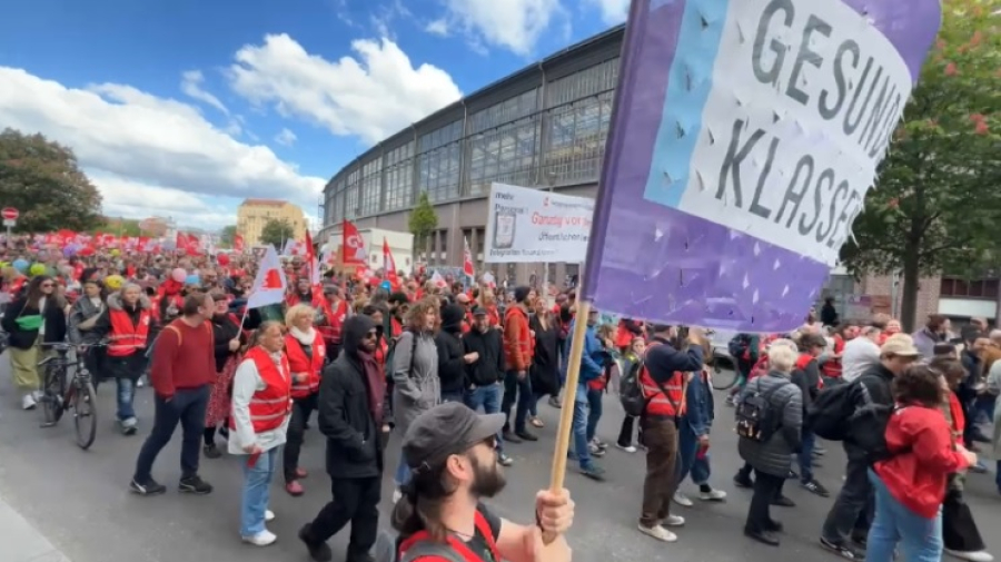 Тысячи педагогов не вышли на работу в Берлине