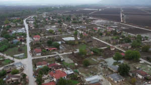 Наводнения вынудили жителей покинуть поселение в Греции