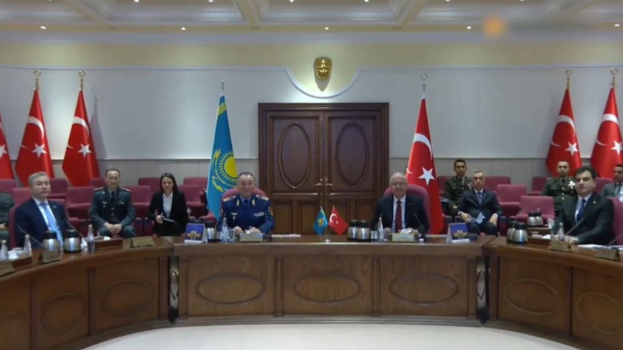 Министры обороны Казахстана и Турции обсудили развитие партнёрства