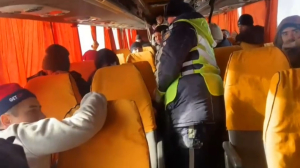 Полицейские спасли автобус с гражданами Узбекистана на трассе в Актюбинской области