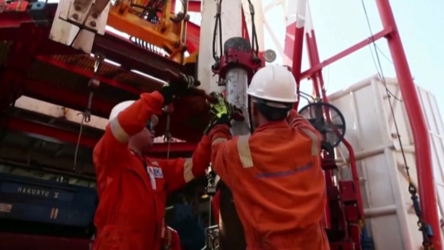 Мировые цены на нефть колеблются