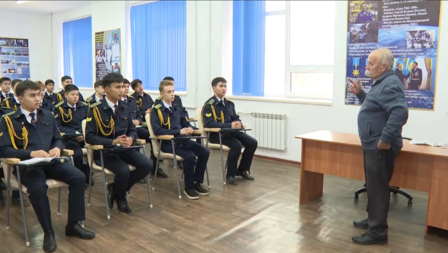 Ақтөбеде жас ұшқыштар кабинеті ашылды