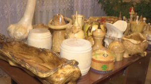 Семья рукодельцев из Костанайской области делает сувениры и вещи для быта