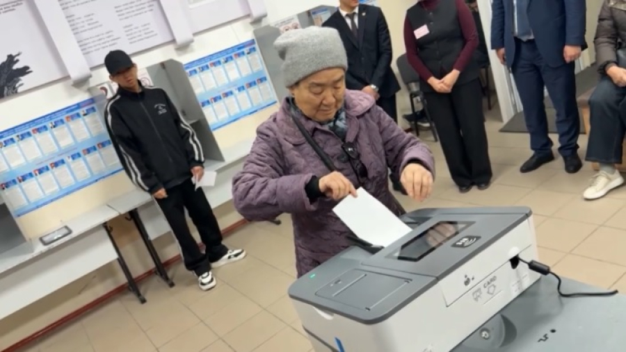Выборы в Кыргызстане: открыты 2492 избирательных участка
