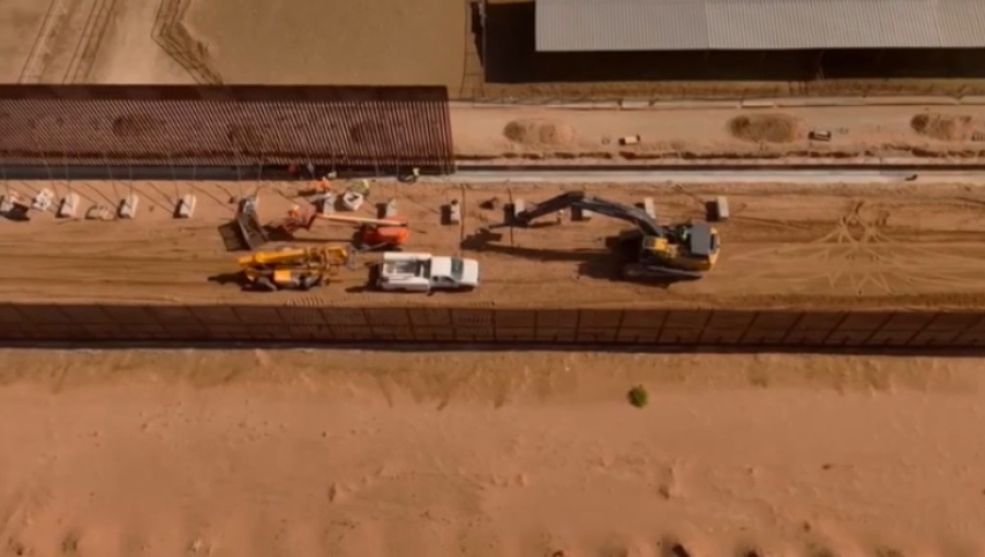 США продолжают строить стену на границе с Мексикой