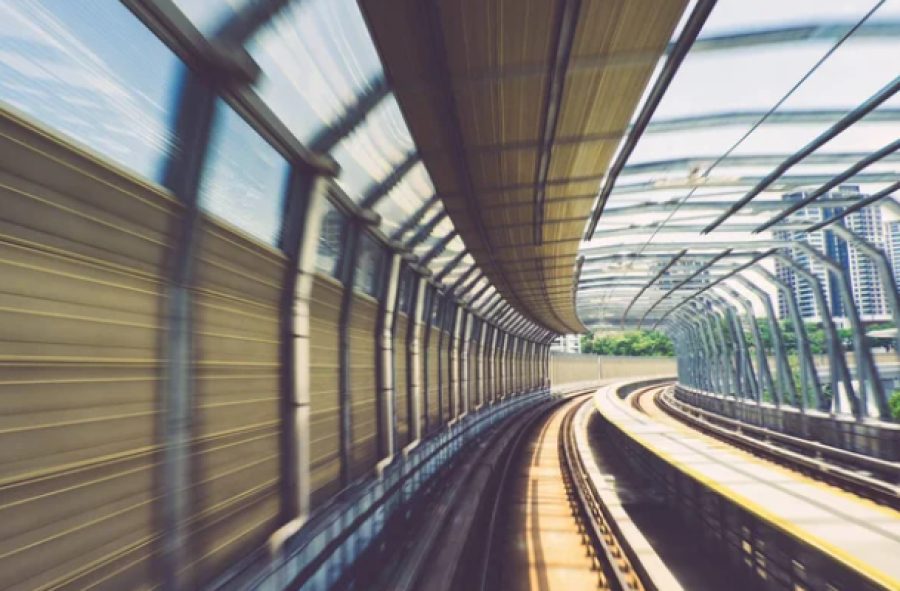 Укладку рельсов завершили на основной линии LRT в столице