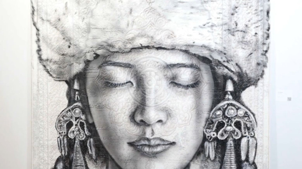 Кілемге сурет салатын қазақстандық шебер Париждегі көрмеге қатысты