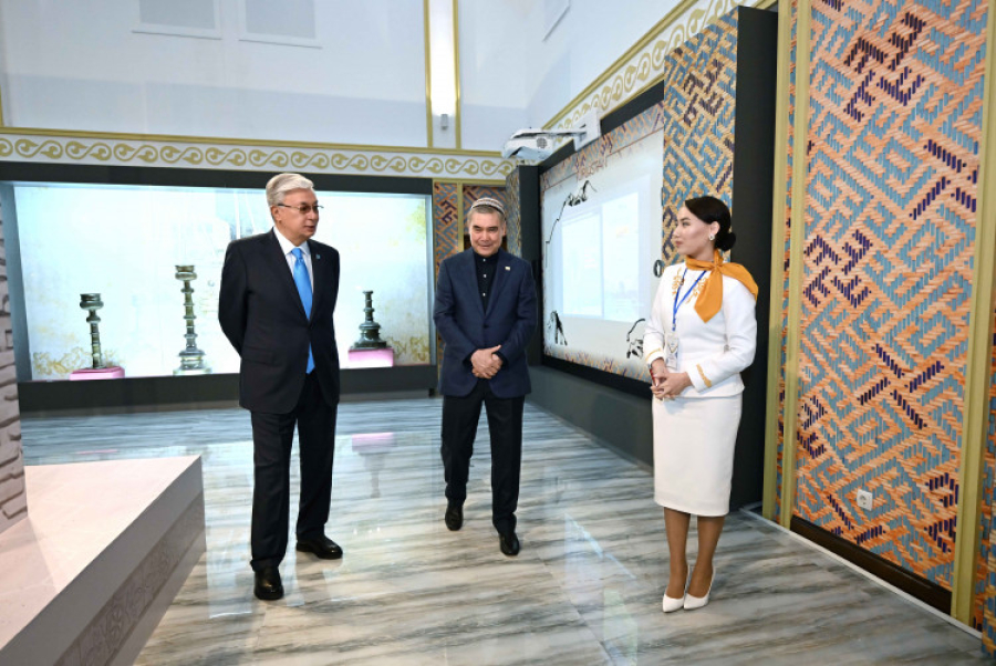 Президент Казахстана и Гурбангулы Бердымухамедов посетили Turkistan visit centre