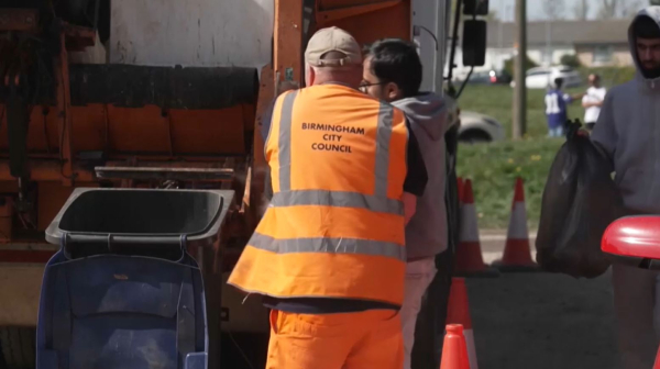 Забастовка мусорщиков Бирмингема угрожает общественному здравоохранению