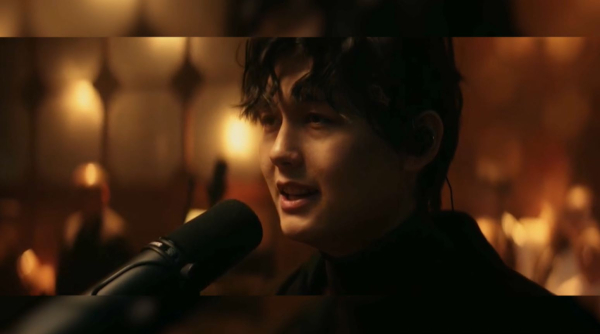 Старые песни по-новому: Садраддин исполнил песню «Анашым»