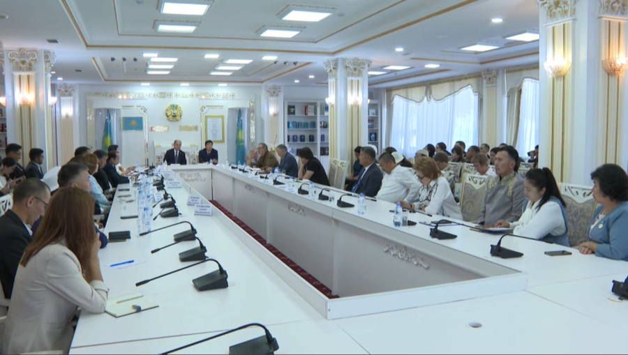 Астанада Абай туралы қос кітаптың тұсаукесер рәсімі өтті