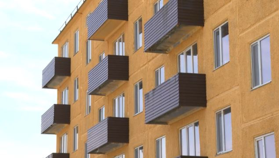 Заброшенные многоэтажные дома восстанавливают в Державинске