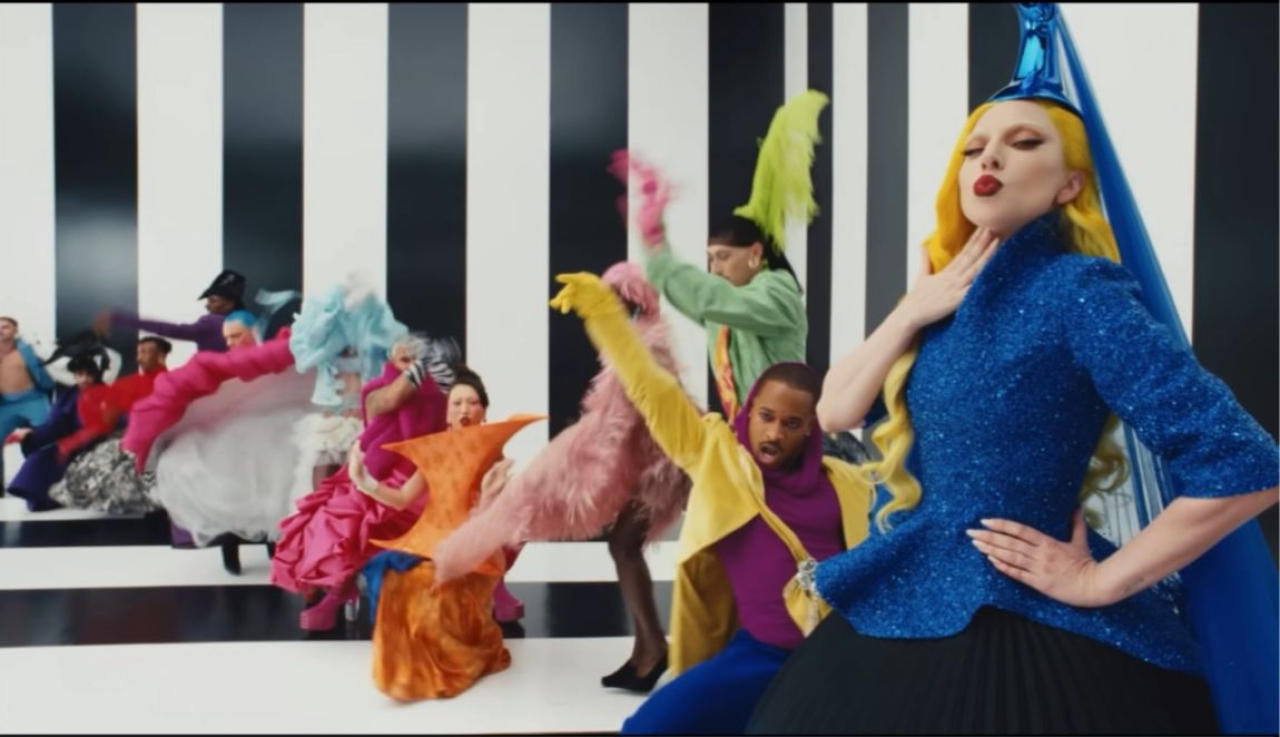 Казахстанка станцевала рядом с Lady Gaga в новом клипе певицы