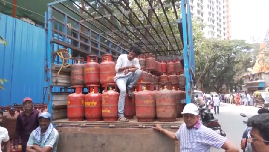 Үндістанда әуе отыны мен газ күрт қымбаттады