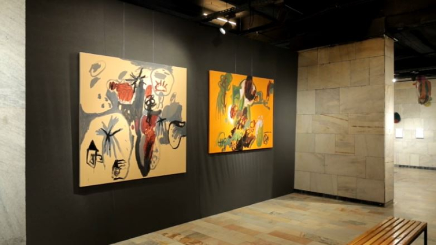 Казахстанская художница представила выставку в Ташкенте