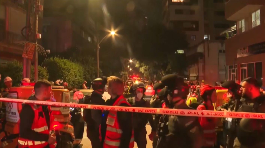 Иран ударил по центру Израиля: есть жертвы