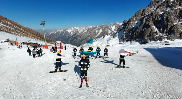 Спасатели МЧС покорили «Шымбулак» в полной экипировке