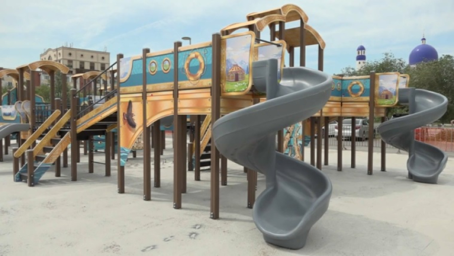 Новые игровые и спортивные площадки строят в Атырау