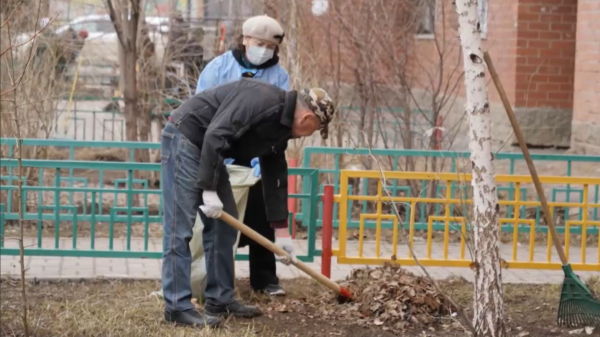 Елордалықтар үйлерінің айналасын қоқыстан тазартты