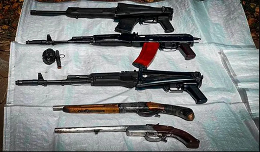 31 бірлік қару, жүздеген оқ-дәрі: ҰҚК арнайы операция жүргізді