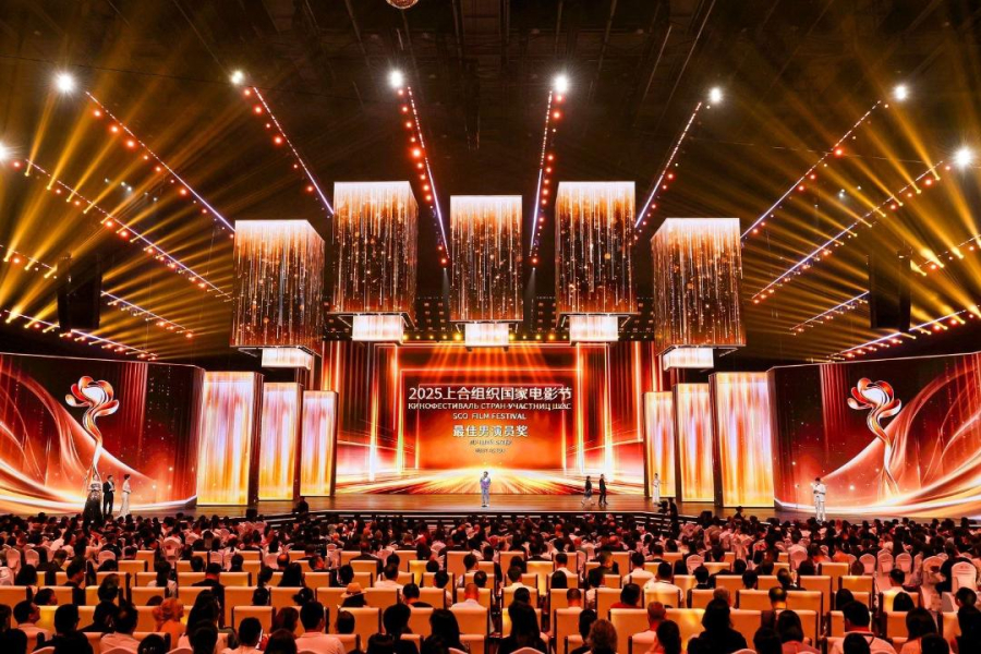 Казахстанец стал лучшим актером на кинофестивале стран ШОС в Китае