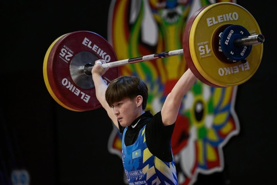 Казахстанский тяжелоатлет завоевал золото юношеского чемпионата мира