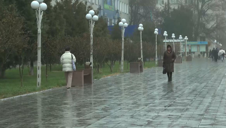 Штормовое предупреждение объявили в 17 регионах Казахстана