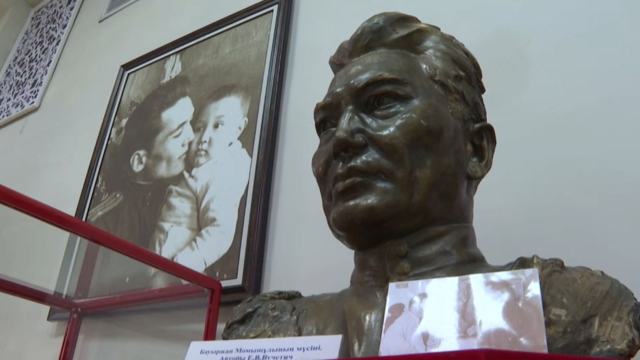 Бауыржан Момышұлына «Халық қаһарманы» атағы берілді