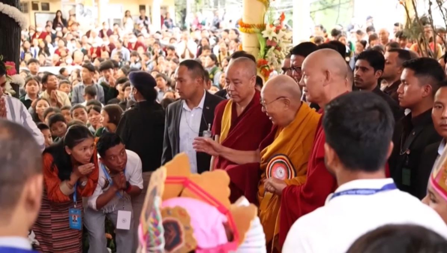 Үндістан халқы Далай-ламаның 90 жасын атап өтті