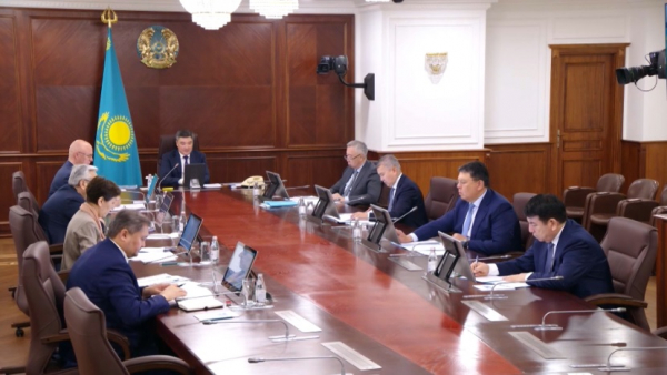 Премьер поручил обеспечить полную готовность школ к учебному году