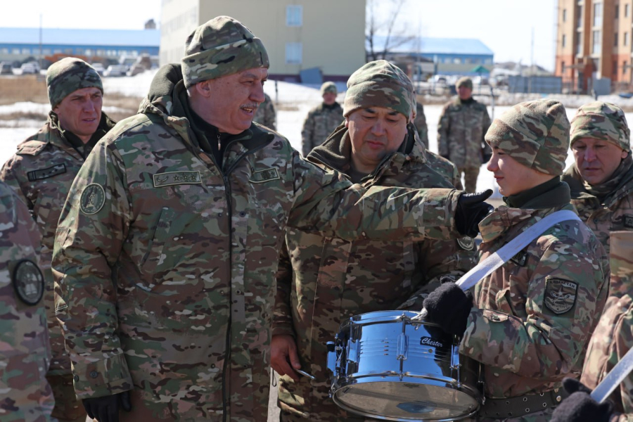 Министр обороны проверил подготовку к военному параду