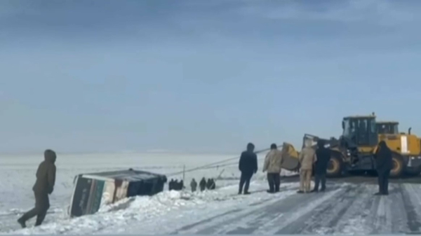 Автобус с пассажирами вылетел с трассы в кювет в области Абай